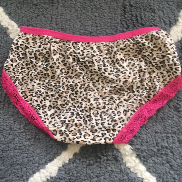 NWOT pink and leopard lace undies - Picture 2 of 2